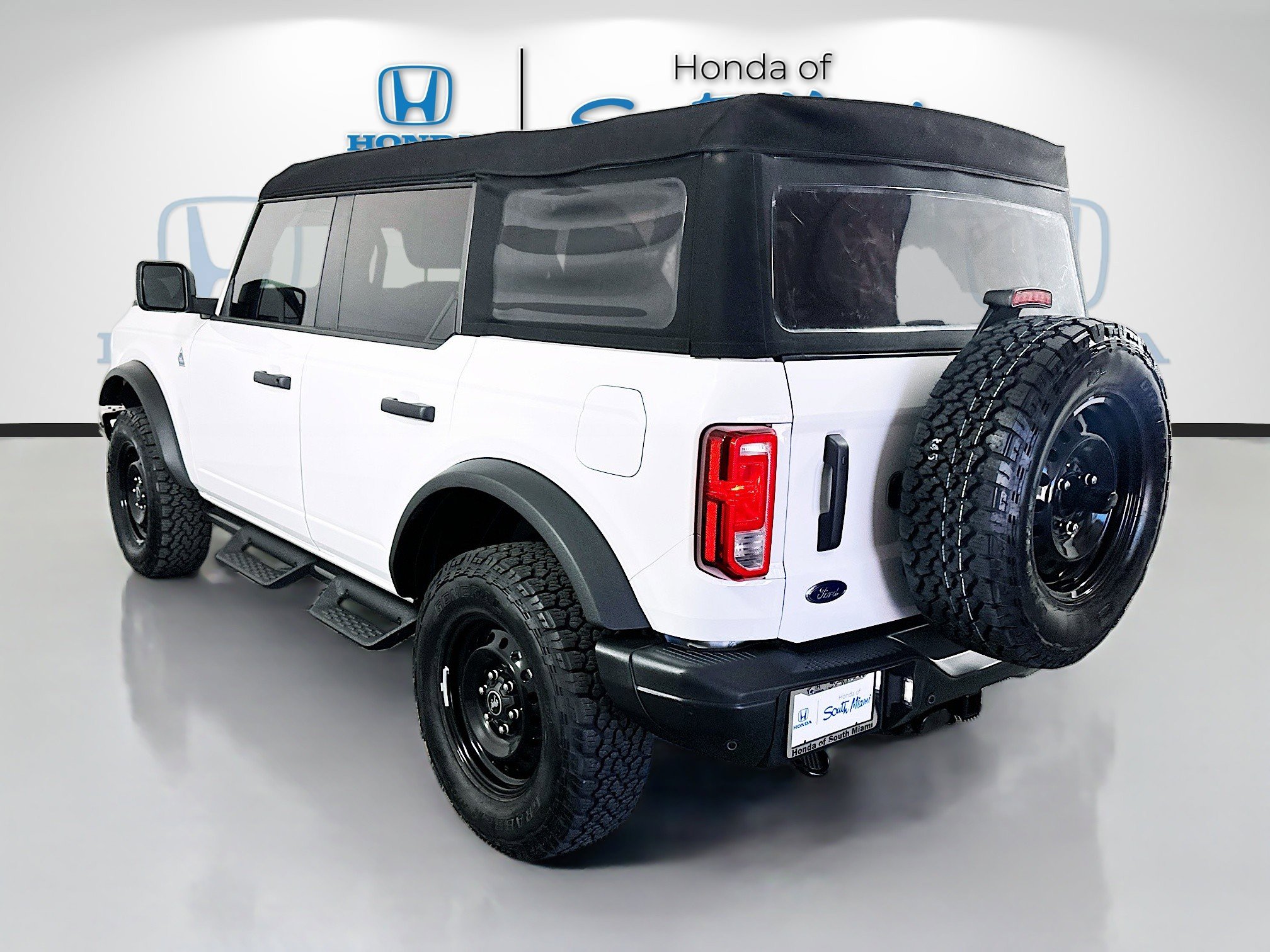 Used 2023 Ford Bronco Black Diamond image 4