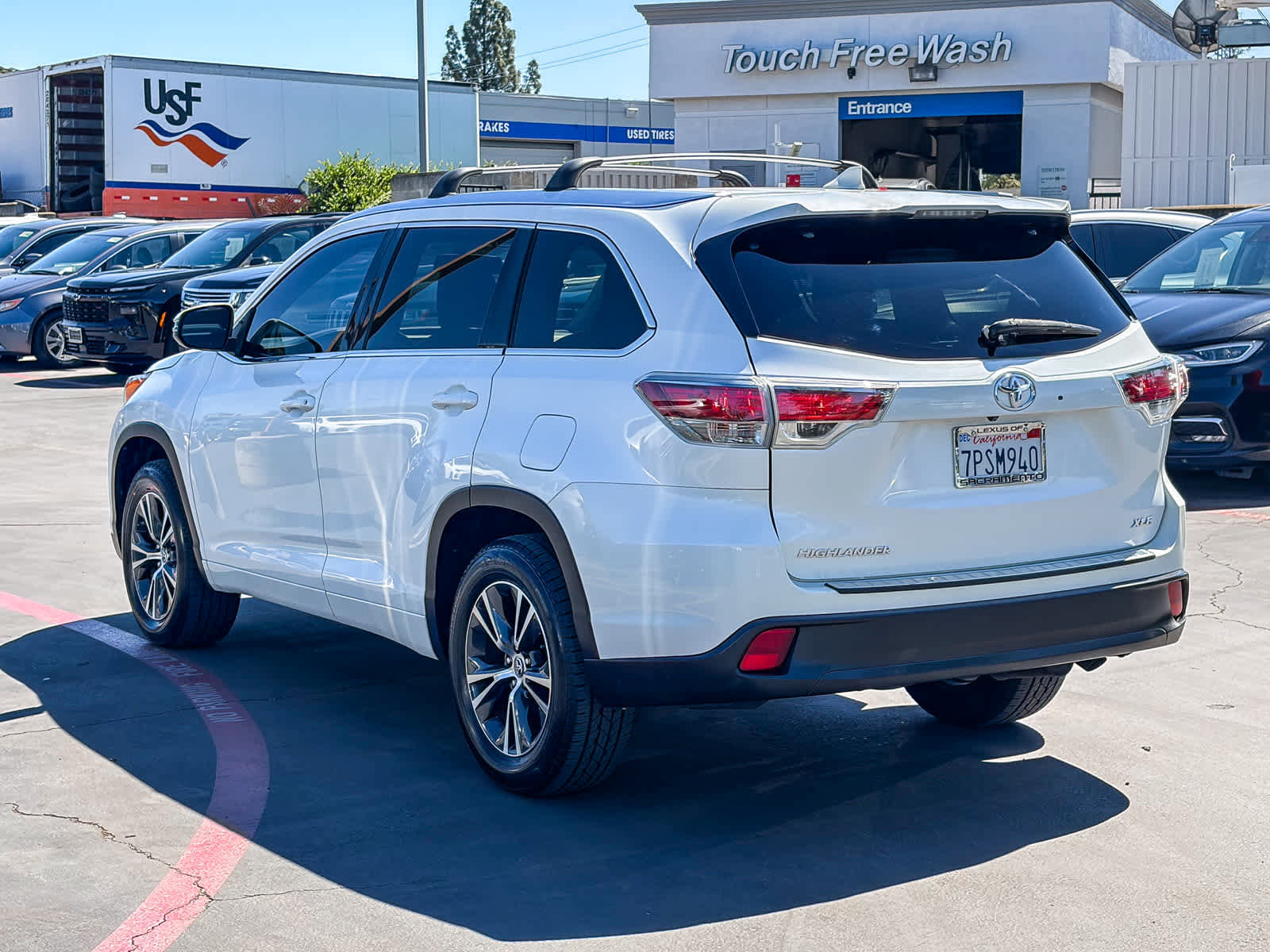 Used 2016 Toyota Highlander XLE image 2