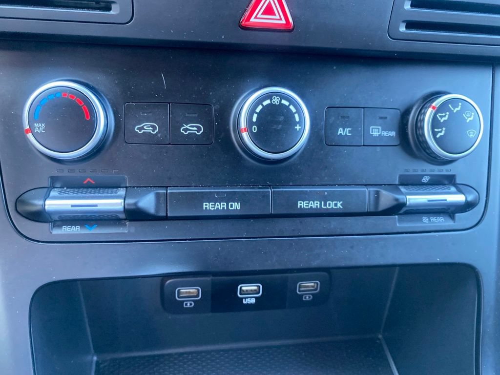 Used 2024 Kia Carnival LX FWD image 22
