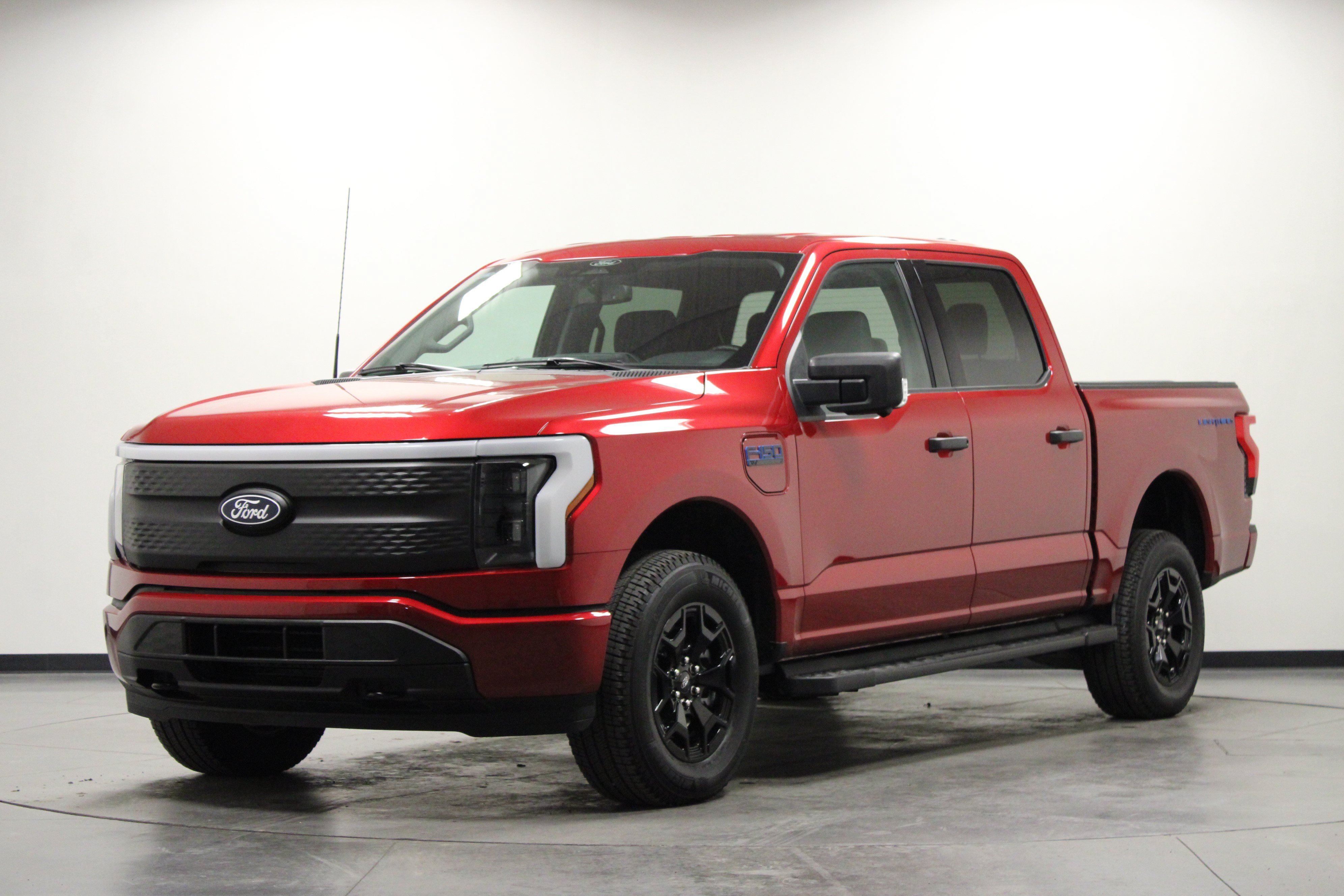 Used 2025 Ford F150 Lightning XLT AWD/4WD image 8