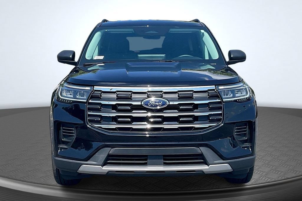 Used 2026 Ford Explorer Active AWD/4WD image 2