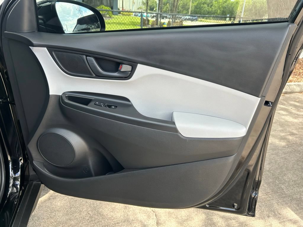 Used 2023 Hyundai Kona SE w/ Cargo Package FWD image 43