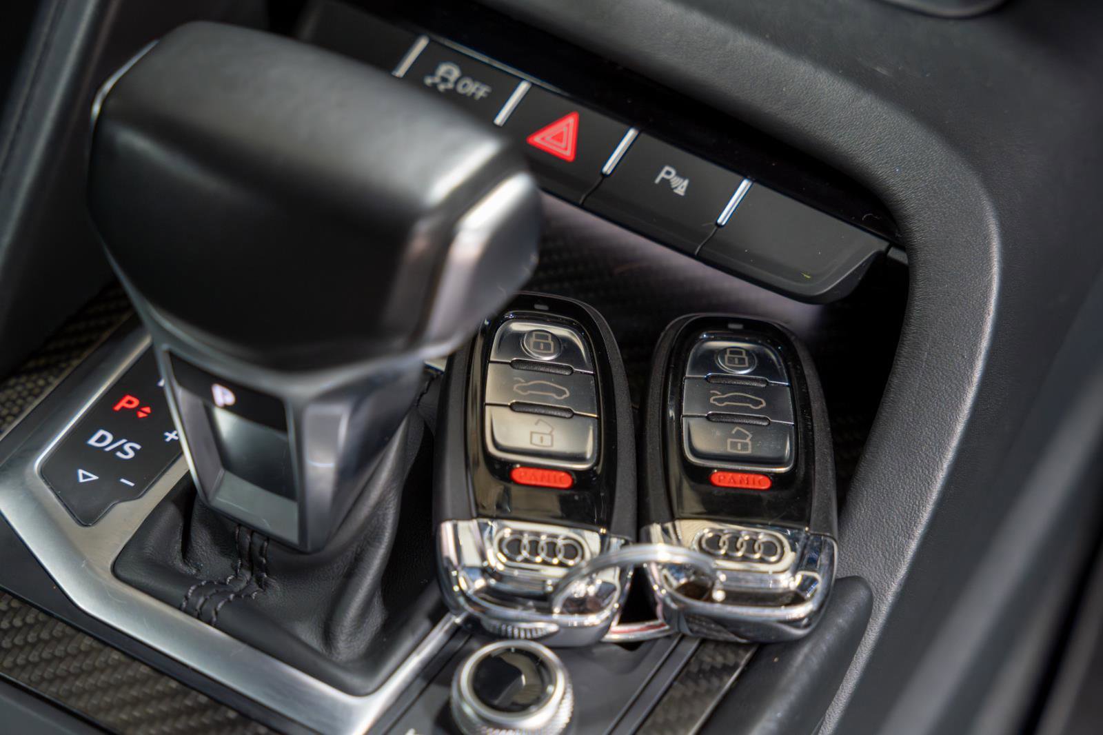 Used 2017 Audi R8 V10 plus w/ Full Leather Package image 88