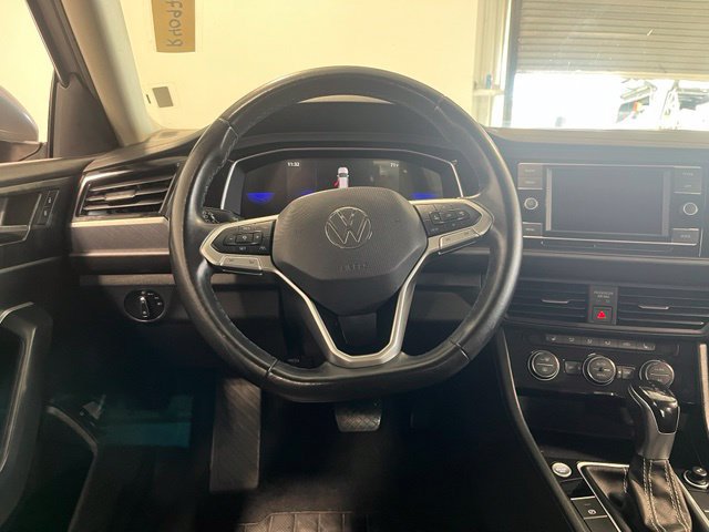 Used 2024 Volkswagen Jetta SE FWD image 22