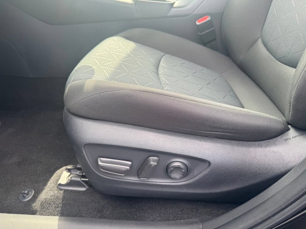 Used 2025 Toyota RAV4 XLE AWD/4WD image 6