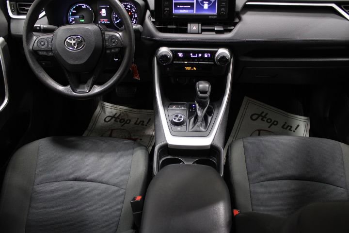 Used 2021 Toyota RAV4 LE image 28