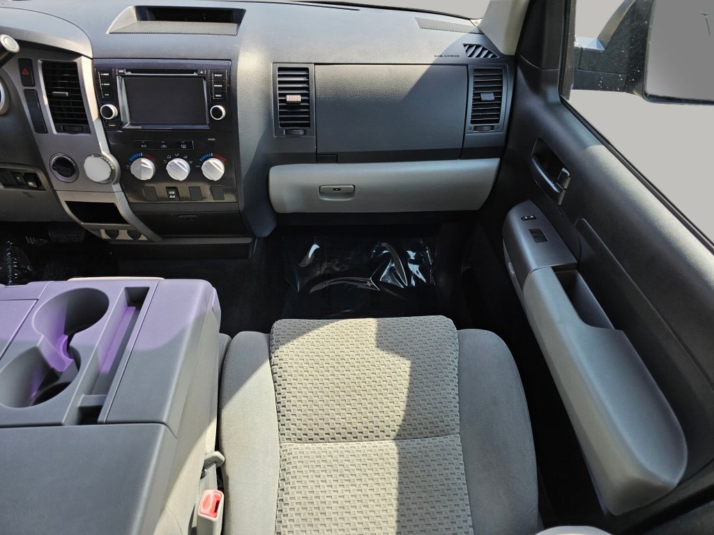 Used 2013 Toyota Tundra 4x4 CrewMax w/ Tow Pkg image 4