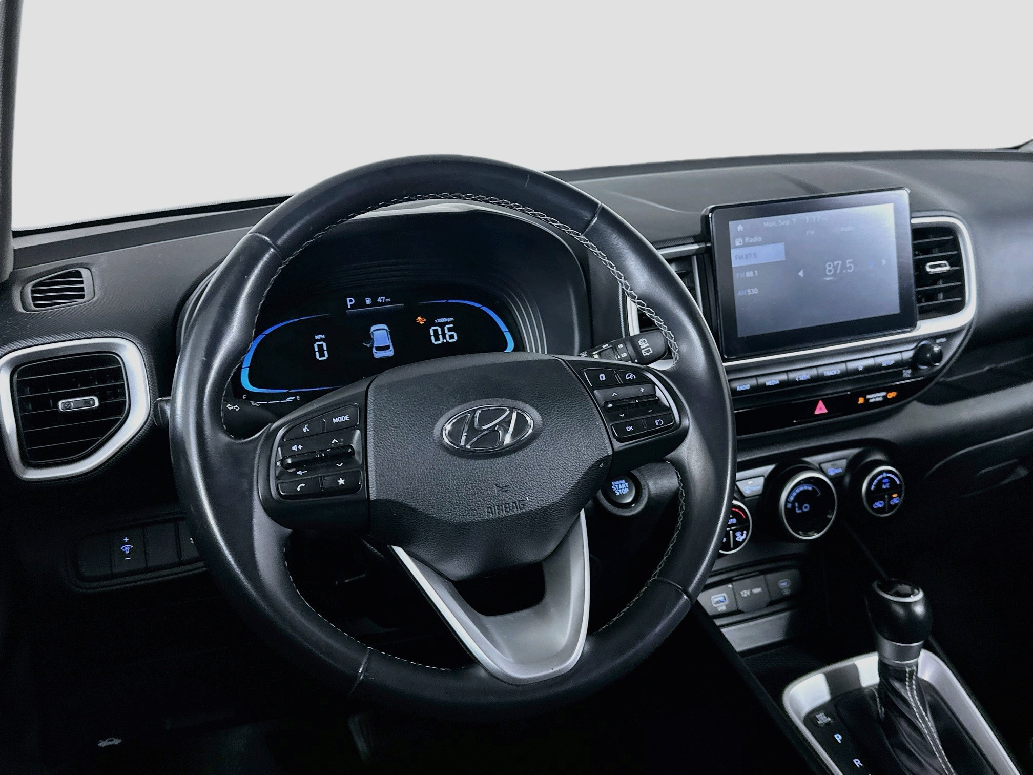 Used 2025 Hyundai Venue SEL FWD image 18