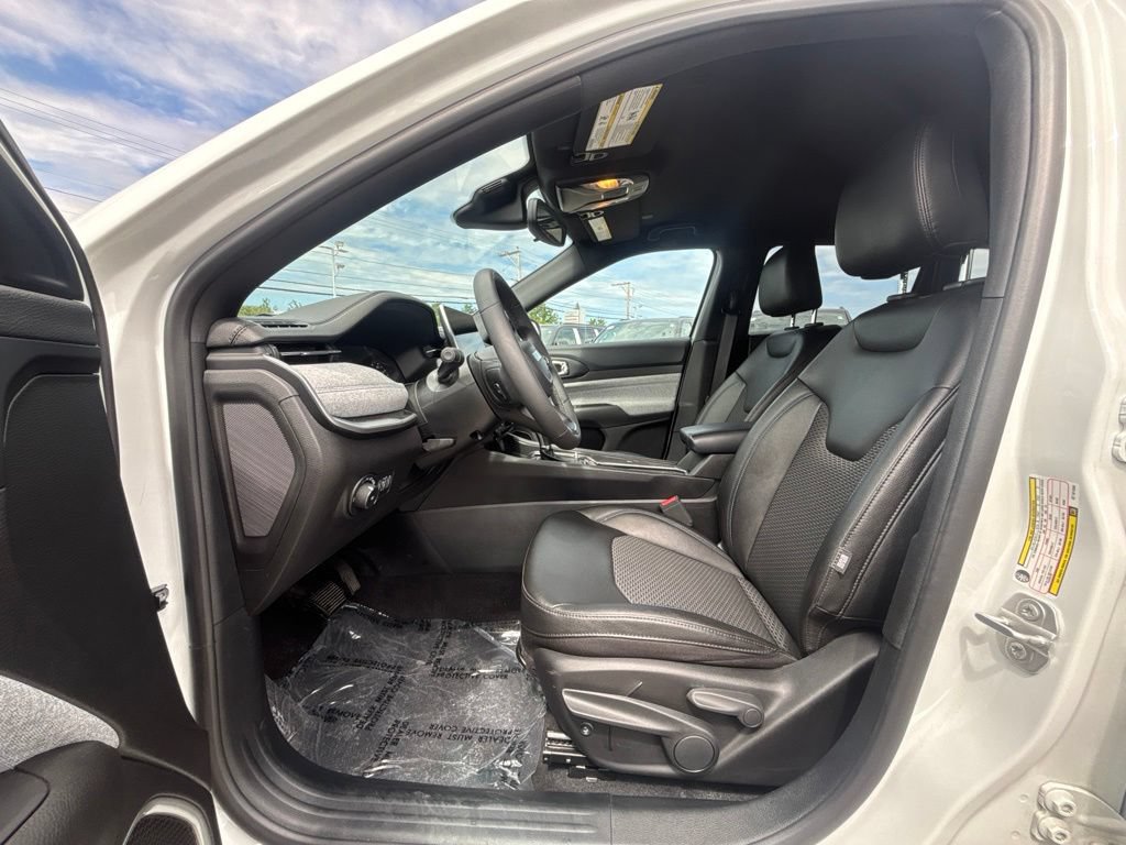 Certified 2024 Jeep Compass Latitude AWD/4WD image 10