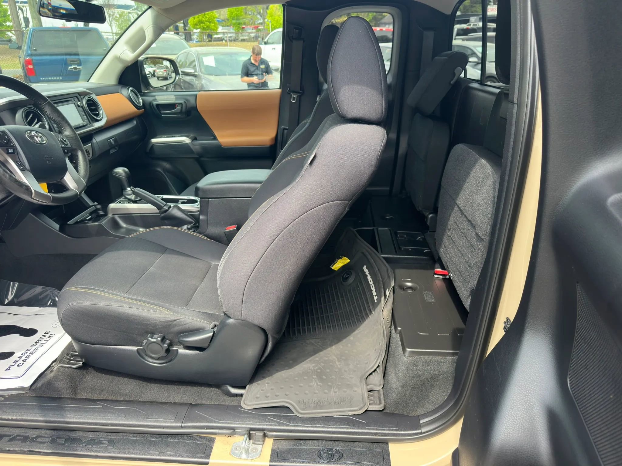 Used 2016 Toyota Tacoma SR5 w/ Exterior Package AWD/4WD image 18