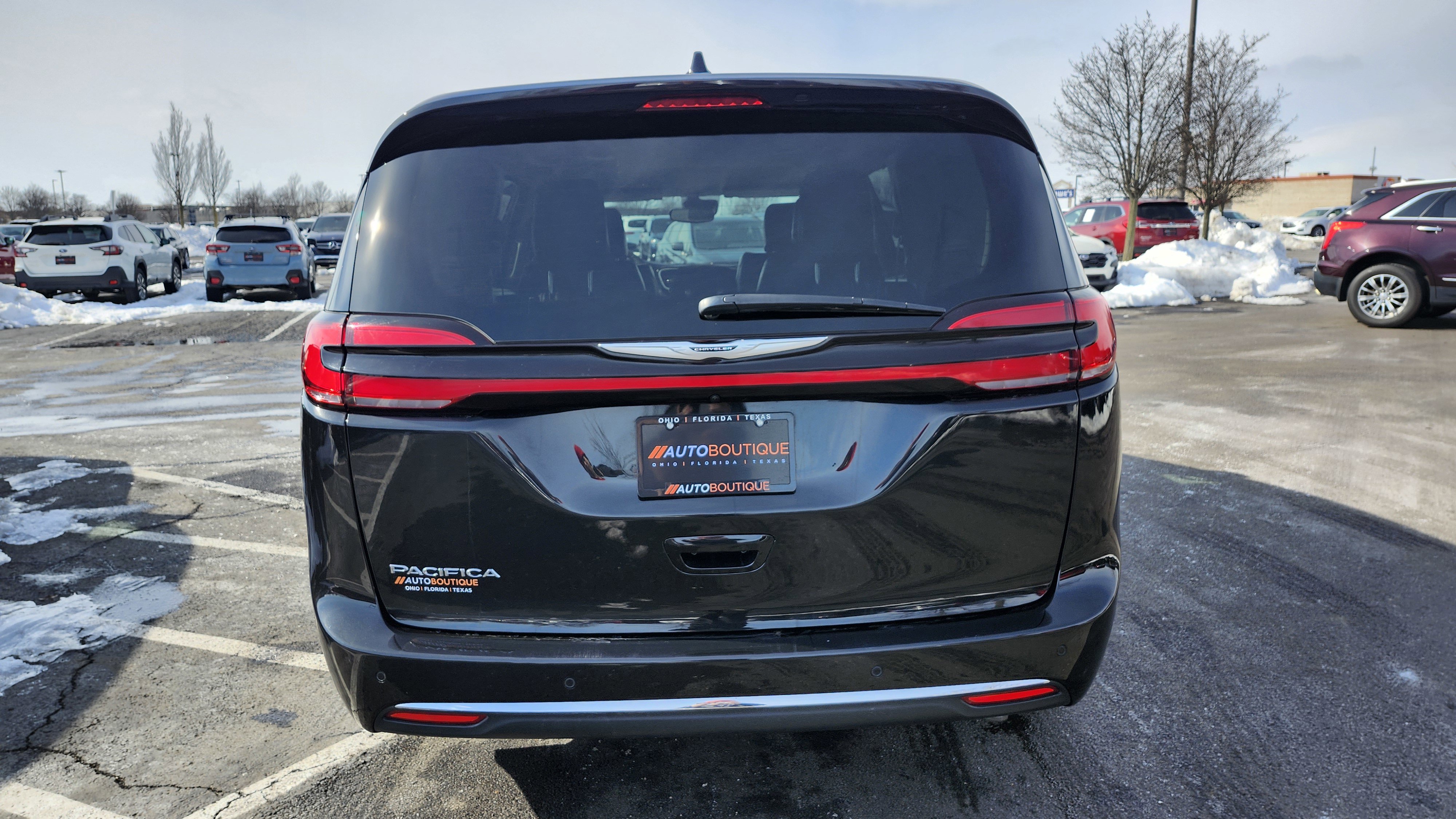 Used 2023 Chrysler Pacifica Touring-L image 16