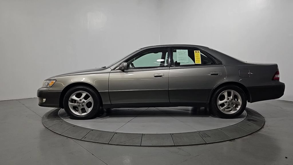Used 2000 Lexus ES 330 w/ Lexus Value Pkg FWD image 2