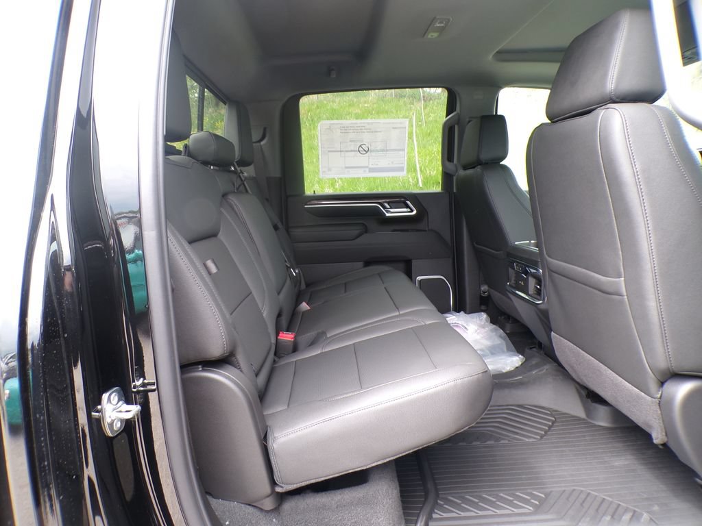 New 2026 Chevrolet Silverado 2500 LTZ w/ LTZ Convenience Package AWD/4WD image 17