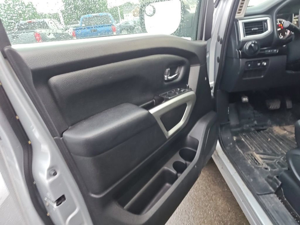 Used 2017 Nissan Titan SV AWD/4WD image 6