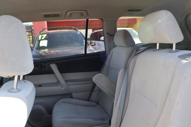 Used 2010 Toyota Highlander 2WD image 16
