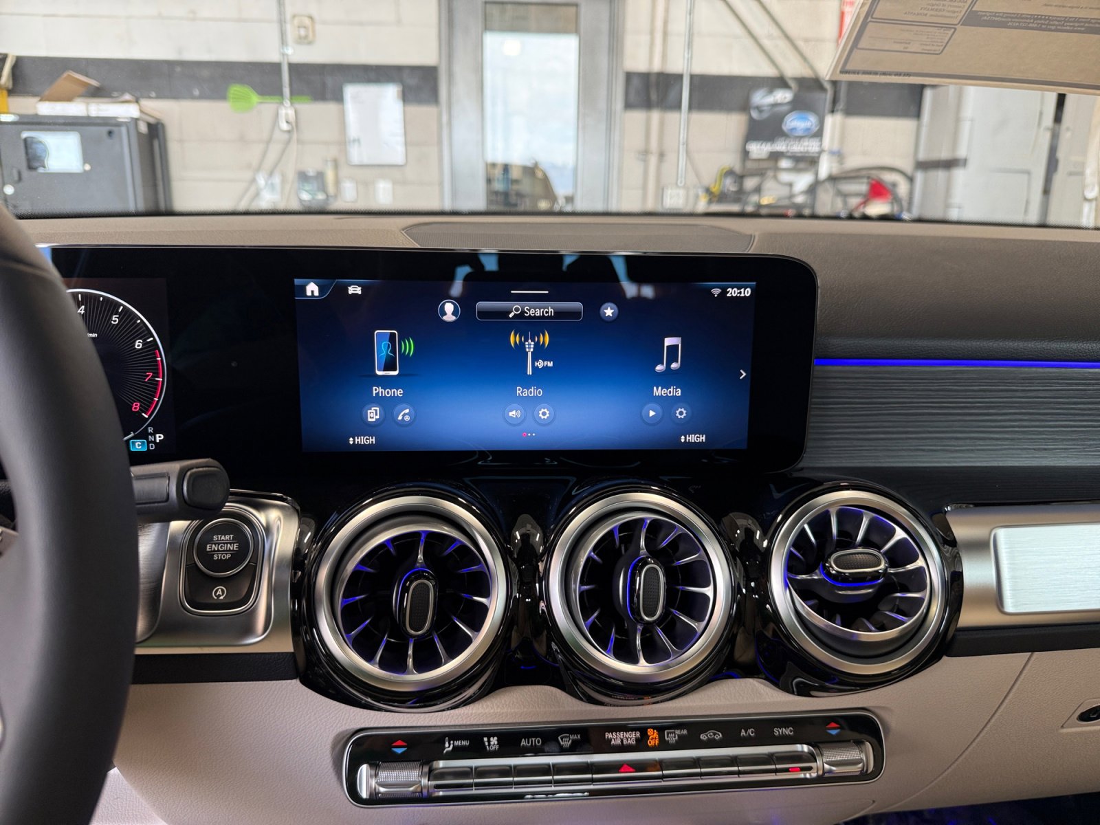 Used 2026 Mercedes-Benz GLB 250 4MATIC image 12