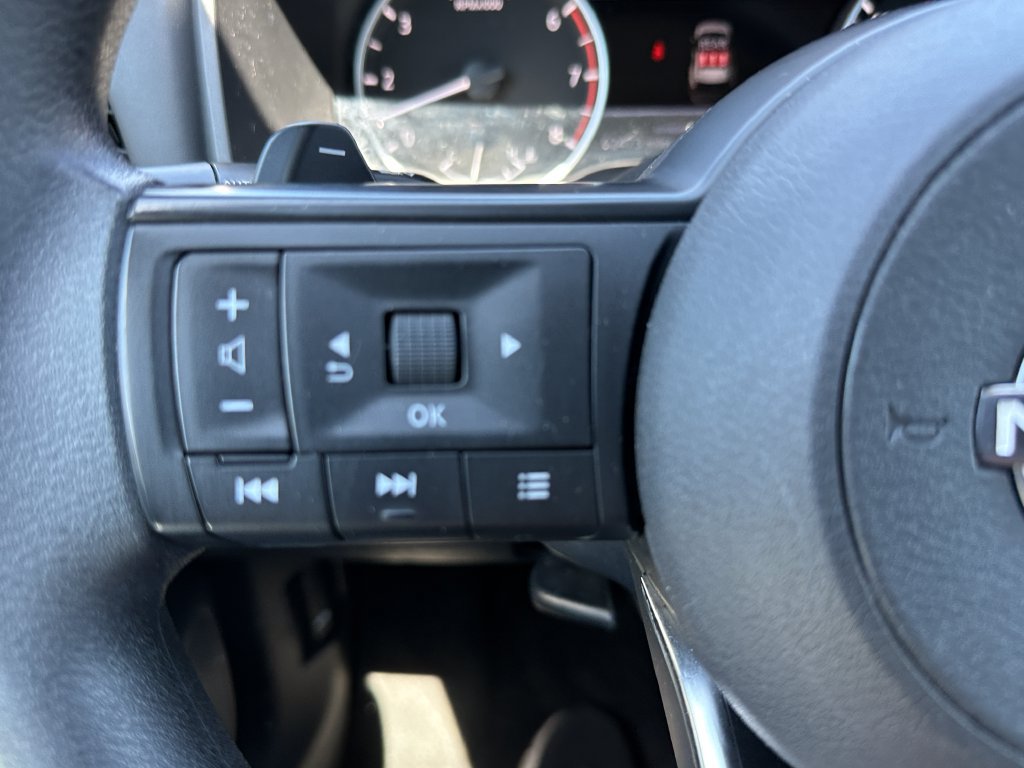 Used 2024 Nissan Rogue S FWD image 23