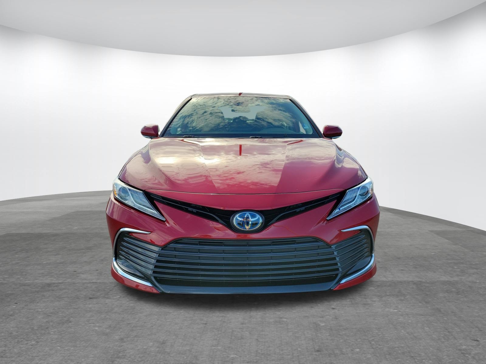 Used 2023 Toyota Camry XLE FWD image 2