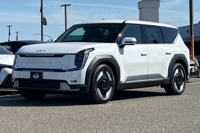 Certified 2024 Kia EV9 Light Long Range RWD image 10