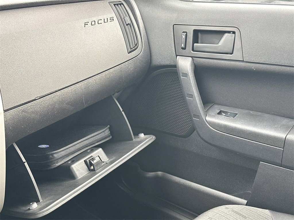 Used 2011 Ford Focus SE image 31