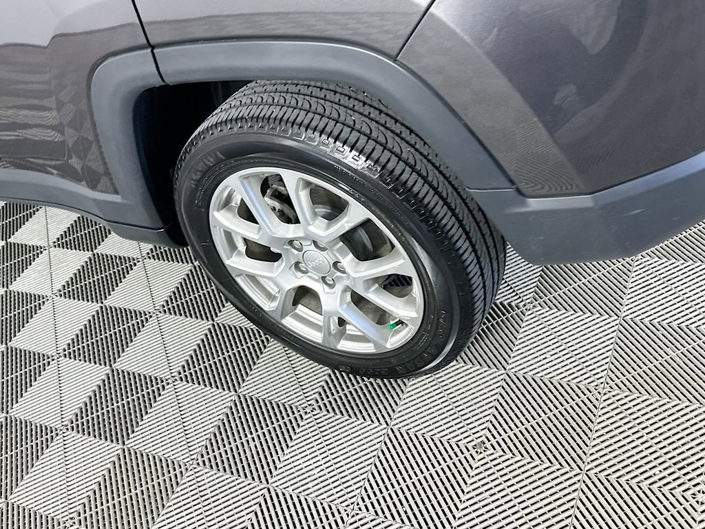 Used 2023 Jeep Compass Latitude image 38