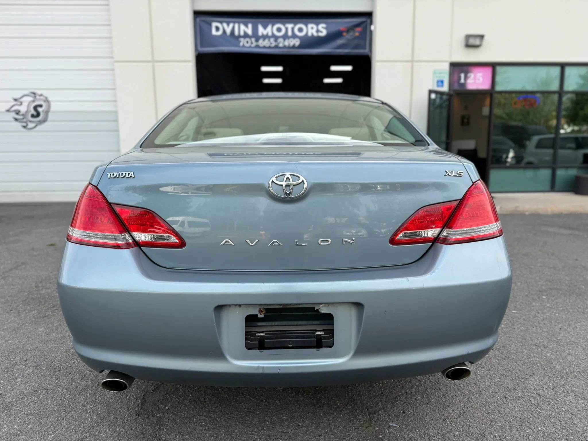 Used 2005 Toyota Avalon XLS FWD image 12