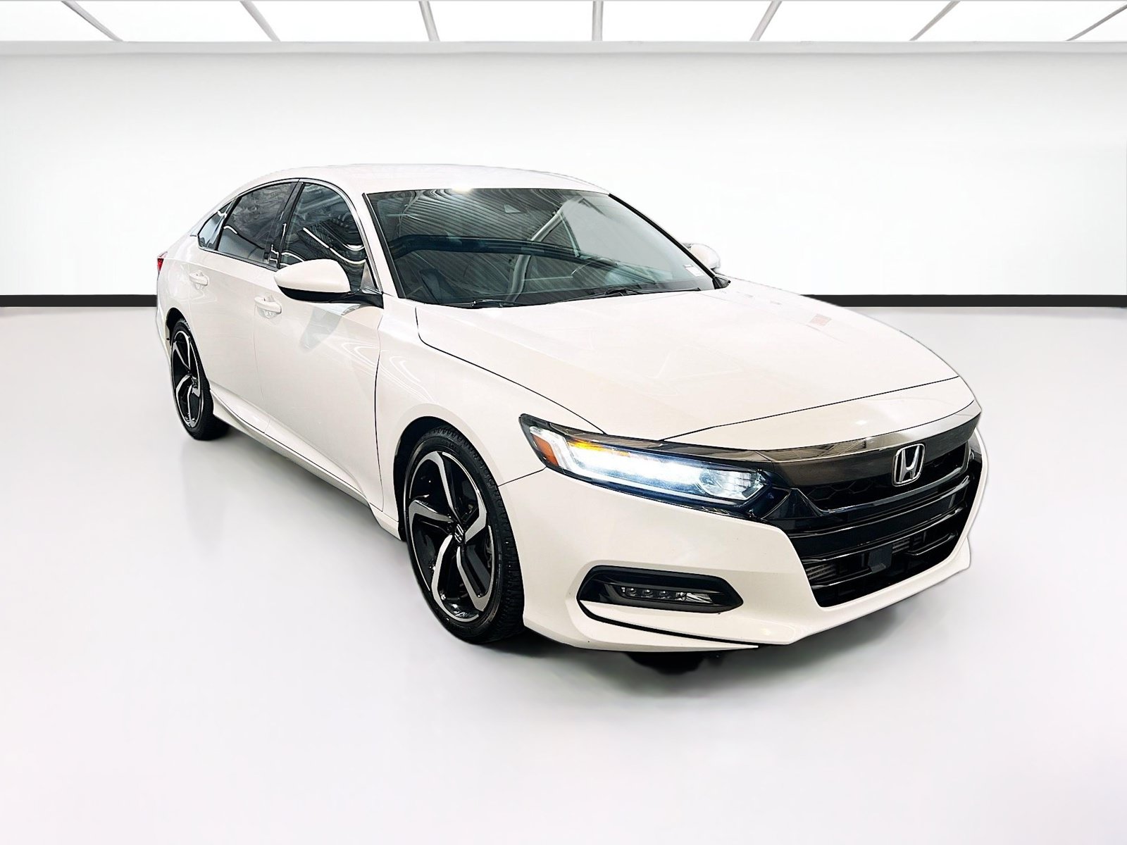 Used 2020 Honda Accord Sport image 3