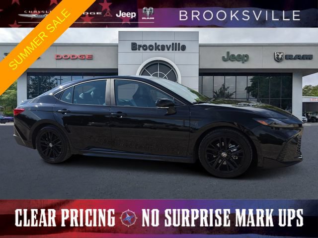 Used 2025 Toyota Camry SE FWD image 1