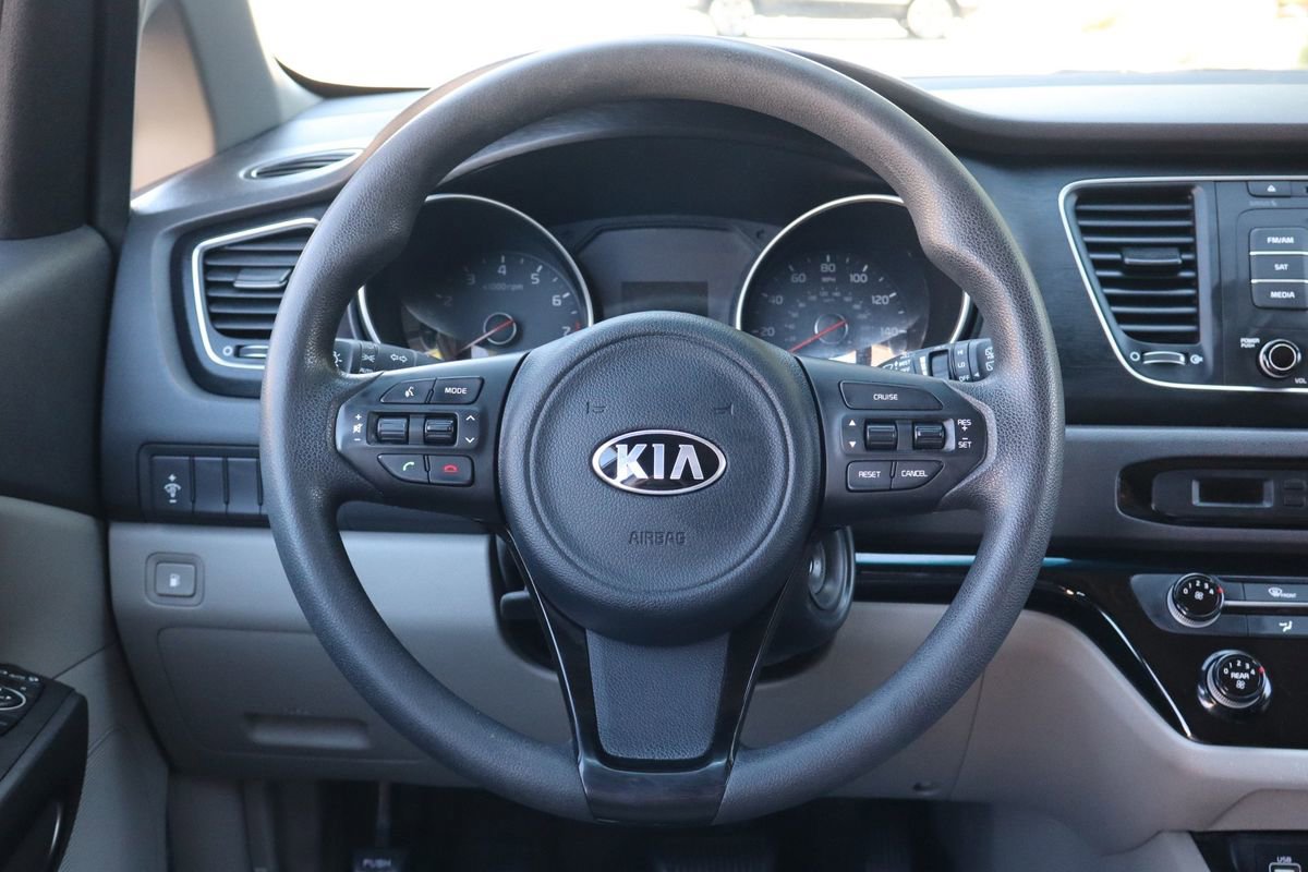 Used 2015 Kia Sedona LX w/ LX Convenience Package image 18