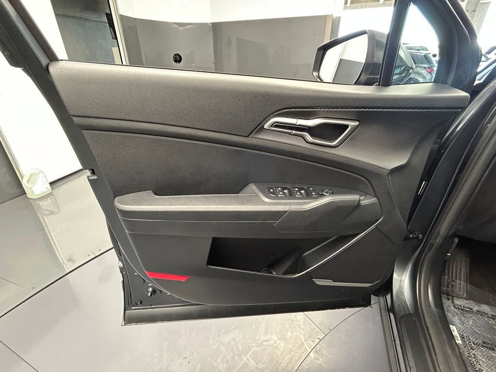 Used 2024 Kia Sportage LX image 13