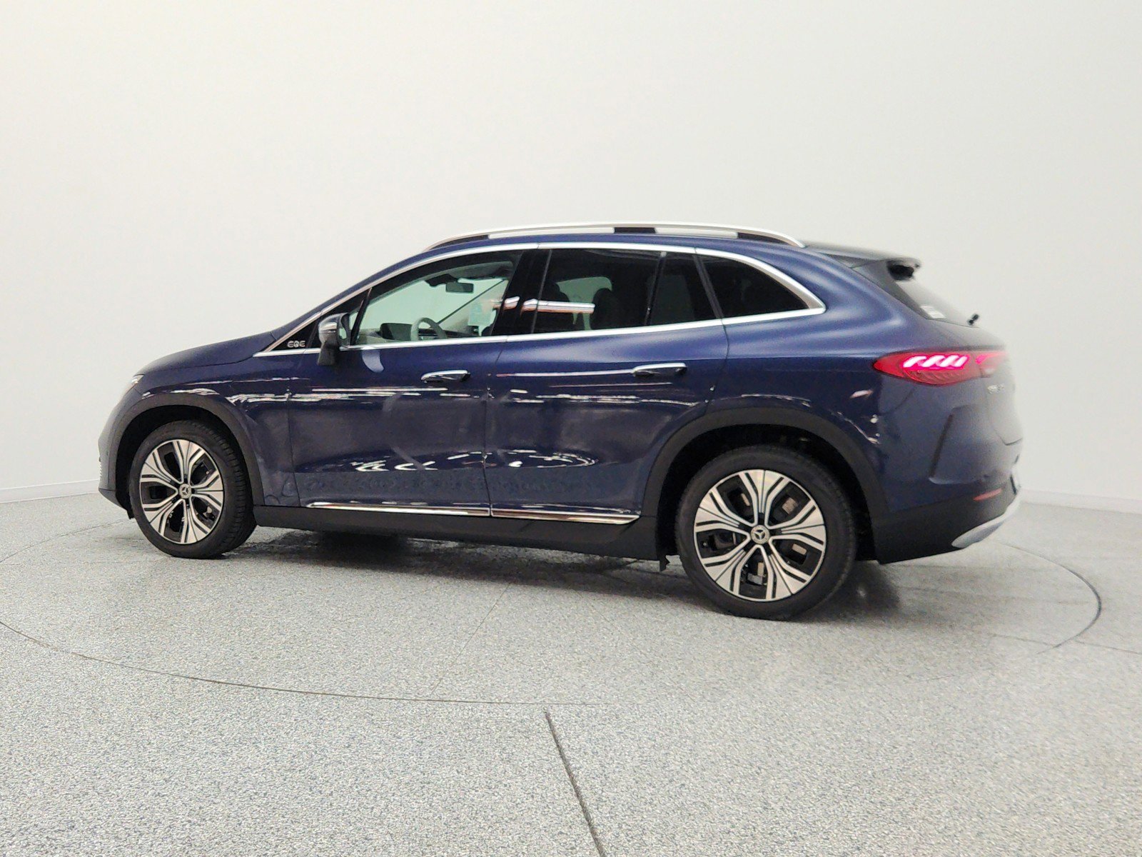 New 2026 Mercedes-Benz EQE 320 4MATIC SUV image 8