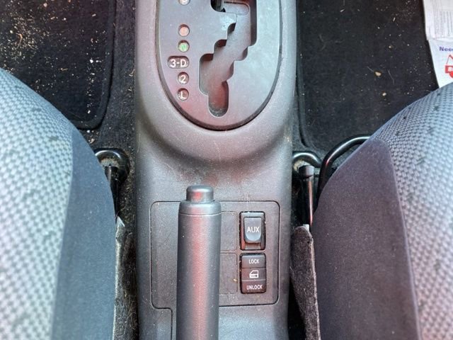 Used 2011 Toyota Yaris 4-Door Hatchback image 17