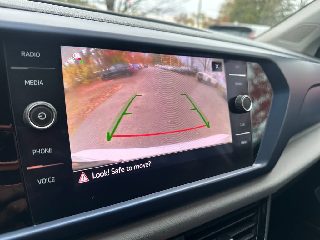 Certified 2022 Volkswagen Taos SE image 10