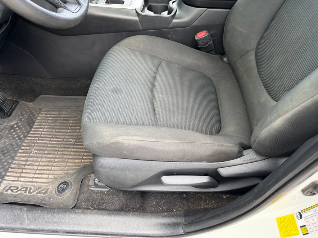 Used 2021 Toyota RAV4 LE FWD image 23