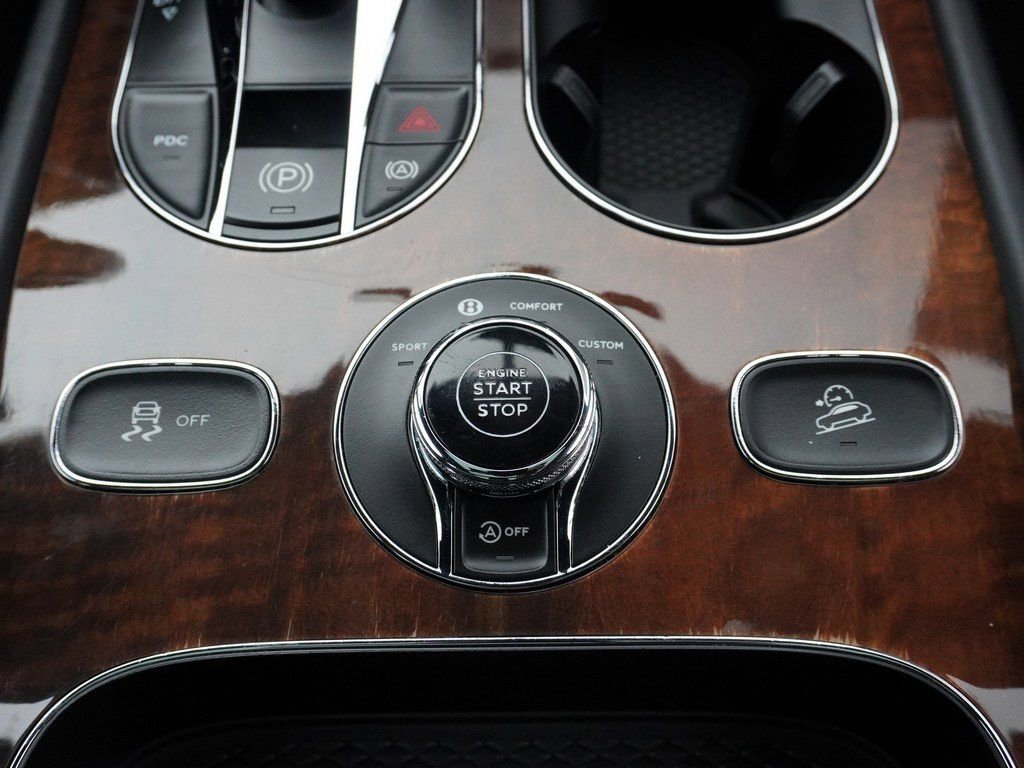 Used 2019 Bentley Bentayga AWD/4WD image 57