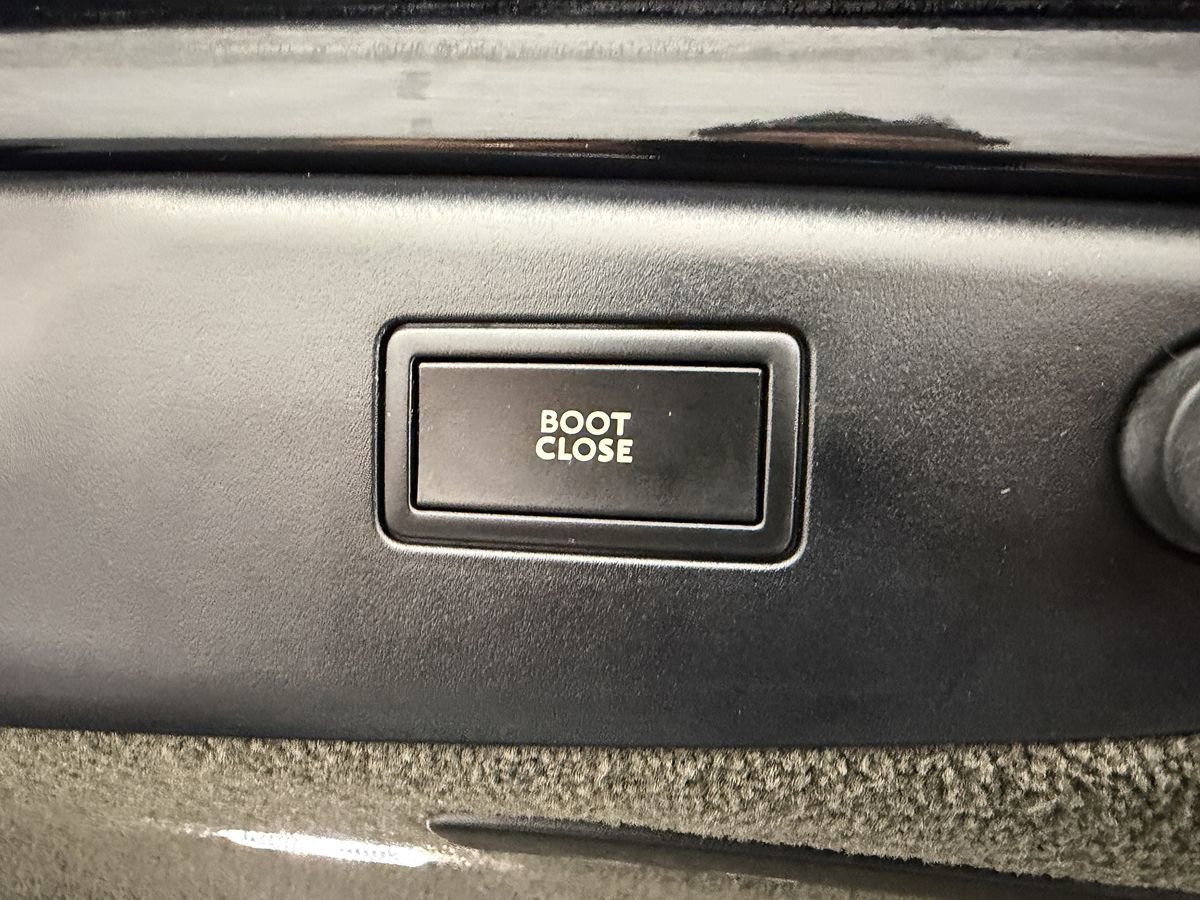 Used 2015 Bentley Flying Spur V8 image 28