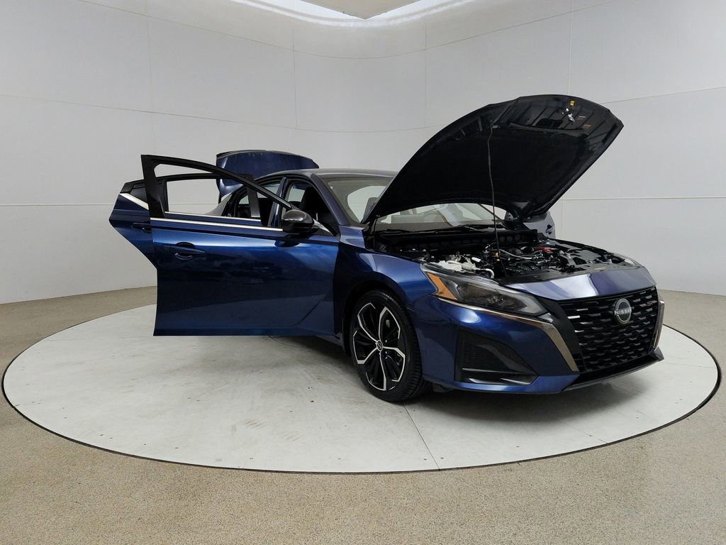 Used 2024 Nissan Altima 2.5 SR w/ SR Premium Package AWD/4WD image 9