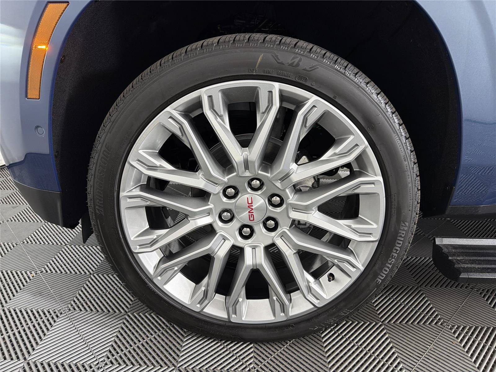 New 2026 GMC Yukon XL Denali w/ Denali Reserve Package AWD/4WD image 9