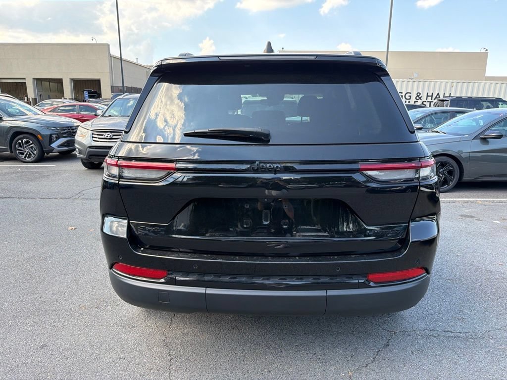 Used 2023 Jeep Grand Cherokee Limited w/ Black Appearance Package AWD/4WD image 7