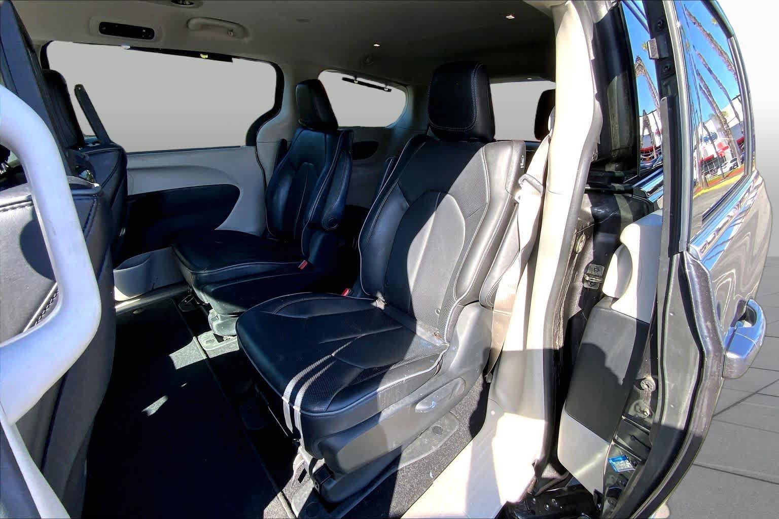 Used 2019 Chrysler Pacifica Limited w/ Advanced Safetytec Group FWD image 20
