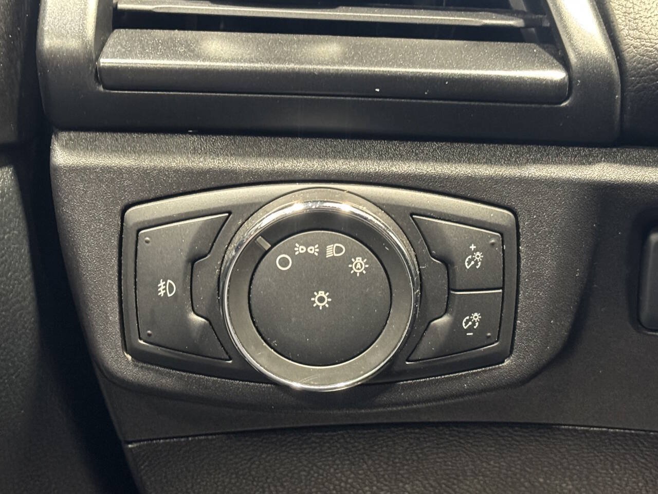 Used 2017 Ford Fusion Energi Titanium FWD image 31