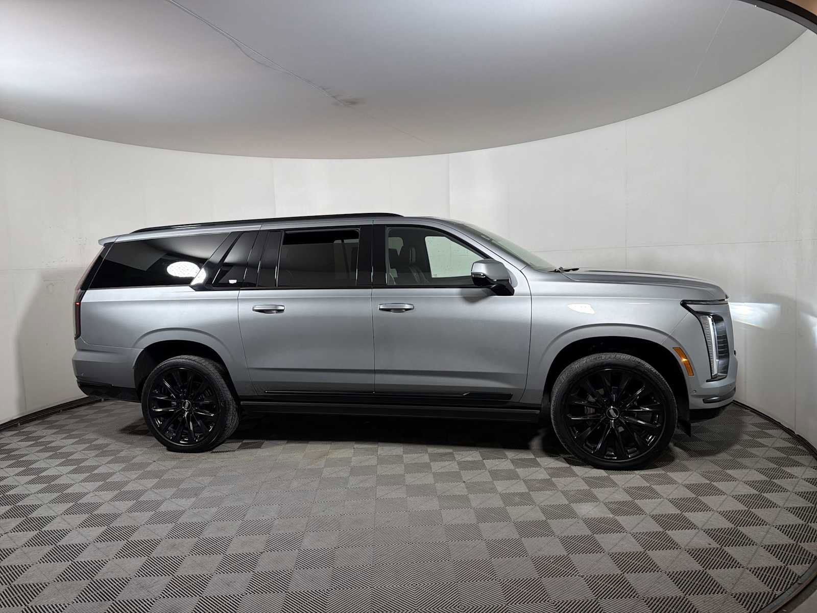 Used 2025 Cadillac Escalade ESV Sport Platinum w/ LPO, ONYX Package image 7