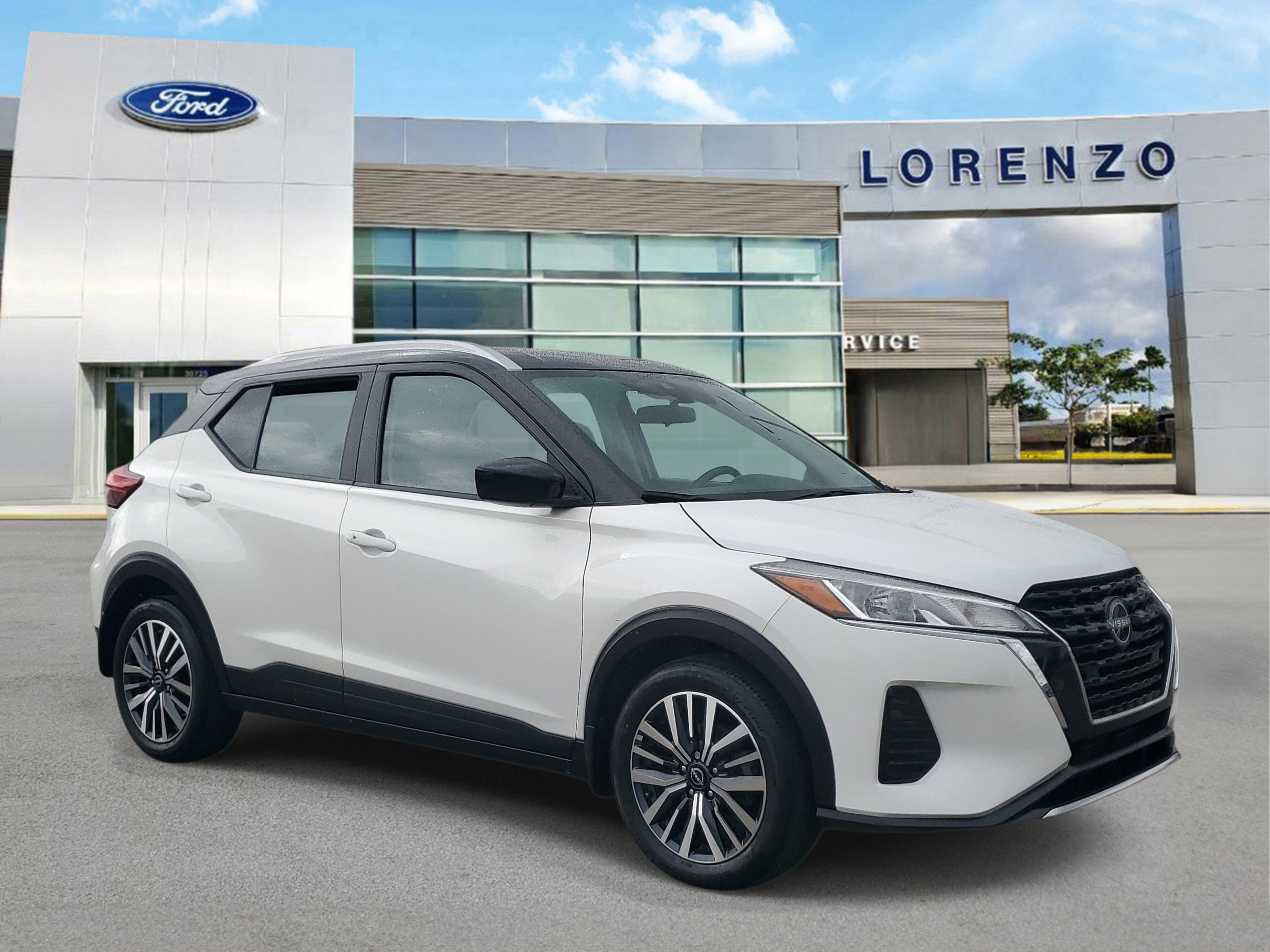 Used 2023 Nissan Kicks SV image 3
