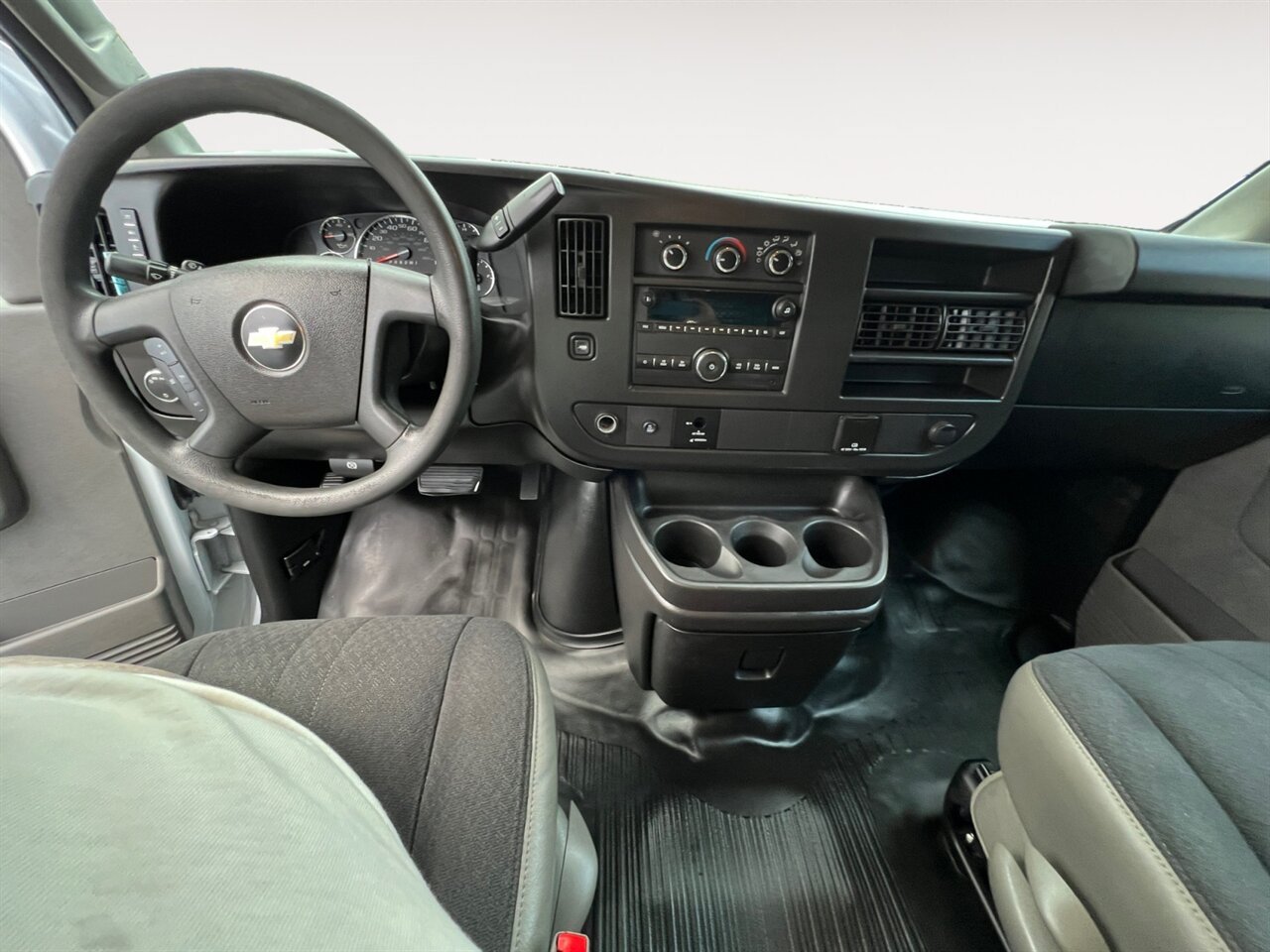 Used 2018 Chevrolet Express 2500 w/ Driver Convenience Package RWD image 11