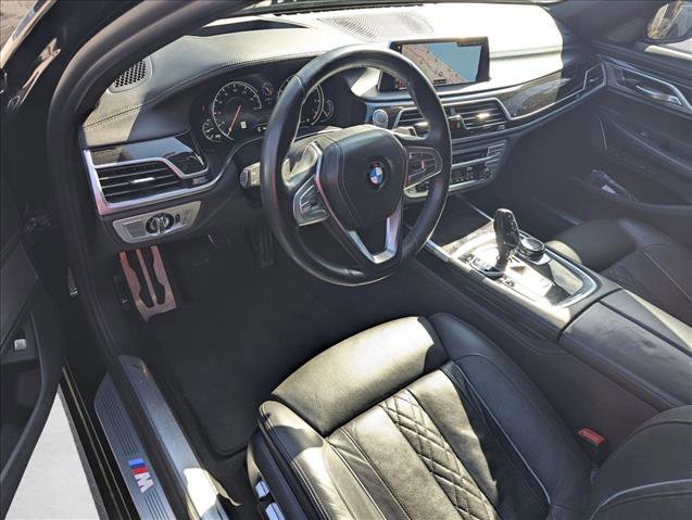 Used 2019 BMW 750i w/ Executive Package image 2