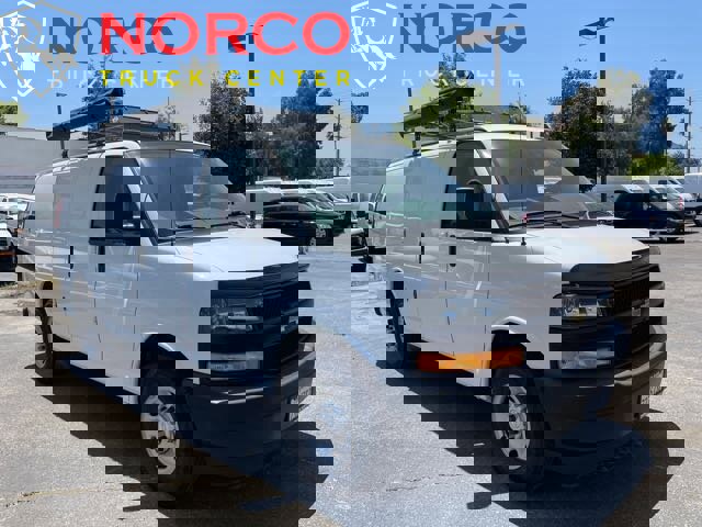 Used 2018 Chevrolet Express 2500 image 3