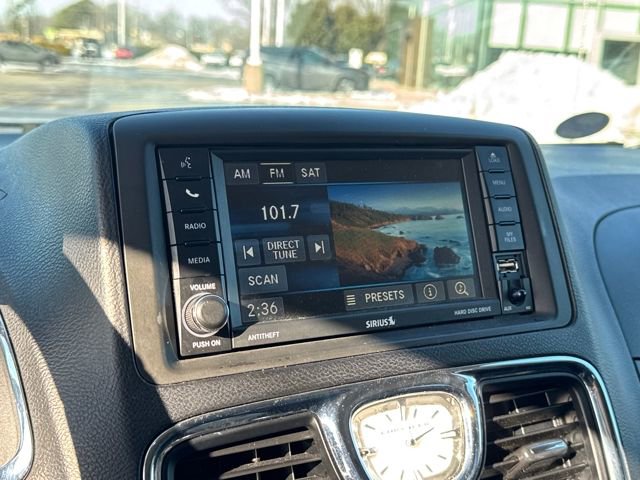 Used 2016 Chrysler Town & Country Touring image 19