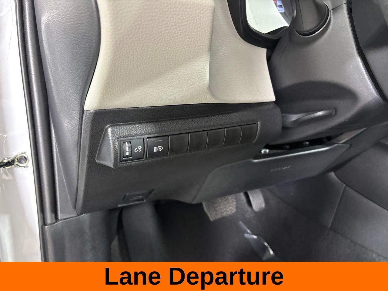 Used 2025 Toyota Corolla LE FWD image 14