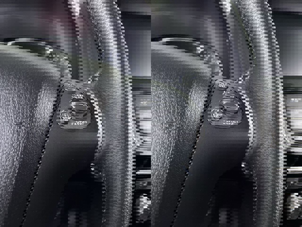 Used 2018 Nissan Pathfinder SV image 26