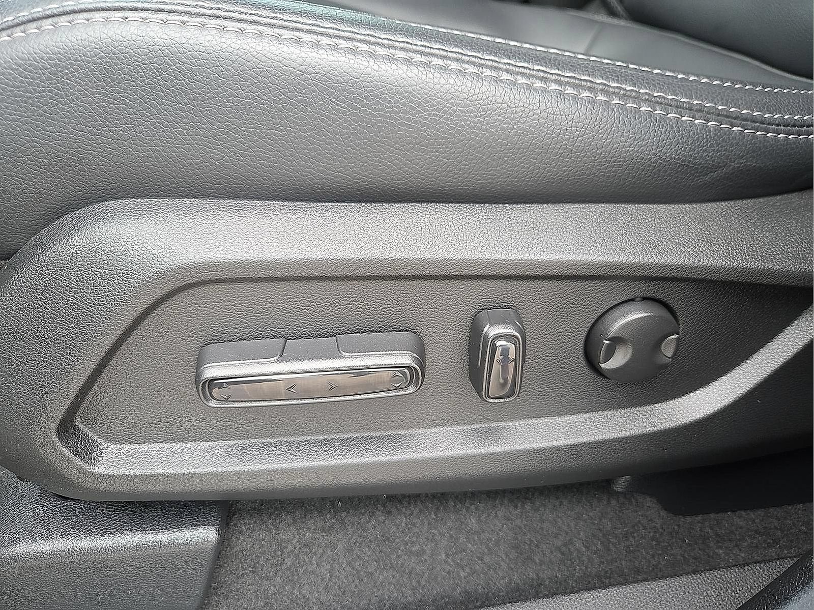 Used 2025 Honda Pilot EX-L image 15